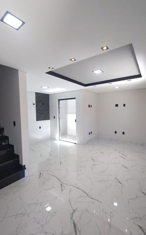 Casa à venda com 80m², 2 quartos e 2 vagas Casa à venda com 80m², 2 quartos e 2 vagasSala