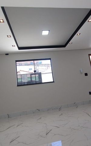 Casa à venda com 80m², 2 quartos e 2 vagas Casa à venda com 80m², 2 quartos e 2 vagasSala