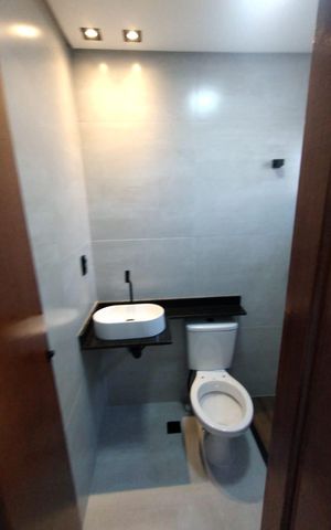 Casa à venda com 80m², 2 quartos e 2 vagas Casa à venda com 80m², 2 quartos e 2 vagasBanheiro do quarto 2