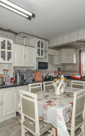 Casa à venda com 240m², 2 quartos e 2 vagasCozinha