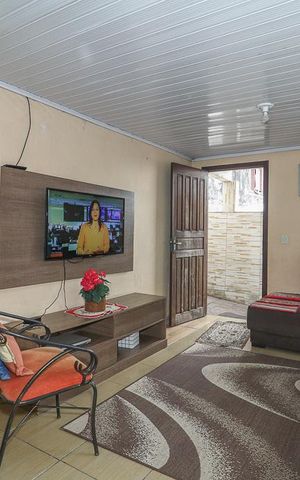 Casa à venda com 240m², 2 quartos e 2 vagasSala