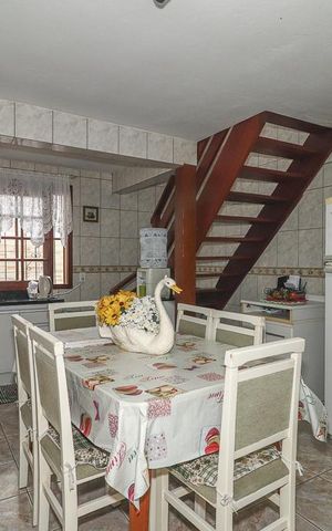 Casa à venda com 240m², 2 quartos e 2 vagasCozinha