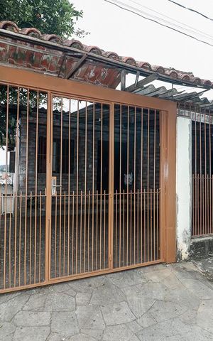 Casa à venda com 240m², 2 quartos e 2 vagasFachada