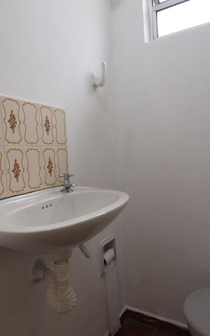Casa à venda com 194m², 2 quartos e 3 vagasBanheiro de Serviço