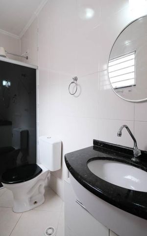 Casa à venda com 96m², 2 quartos e 2 vagasBanheiro da Suíte 1
