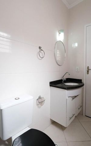 Casa à venda com 96m², 2 quartos e 2 vagasBanheiro da Suíte 1