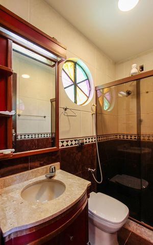 Casa de condomínio à venda com 750m², 6 quartos e 6 vagas Casa de condomínio à venda com 750m², 6 quartos e 6 vagasBanheiro da Suíte 5