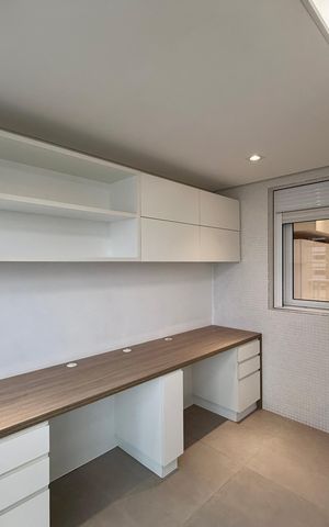 Apartamento à venda com 164m², 3 quartos e 3 vagas Apartamento à venda com 164m², 3 quartos e 3 vagasVaranda - Escritório