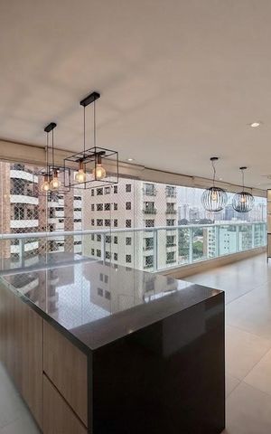 Apartamento à venda com 164m², 3 quartos e 3 vagas Apartamento à venda com 164m², 3 quartos e 3 vagasVaranda
