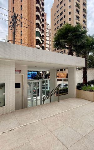 Apartamento à venda com 164m², 3 quartos e 3 vagas Apartamento à venda com 164m², 3 quartos e 3 vagasEntrada