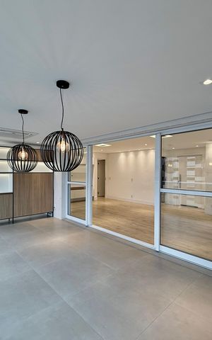 Apartamento à venda com 164m², 3 quartos e 3 vagas Apartamento à venda com 164m², 3 quartos e 3 vagasVaranda