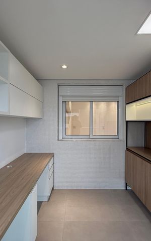 Apartamento à venda com 164m², 3 quartos e 3 vagas Apartamento à venda com 164m², 3 quartos e 3 vagasVaranda - Escritório