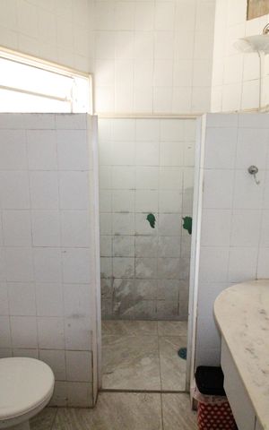 Casa para alugar com 630m², 4 quartos e 5 vagasBanheiro da Suíte 1