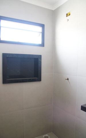 Casa à venda com 169m², 3 quartos e 7 vagasBanheiro da Suíte 02