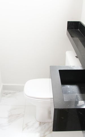 Casa à venda com 169m², 3 quartos e 7 vagasLavabo 01