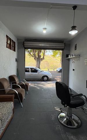 Casa à venda com 118m², 2 quartos e 1 vagaÁrea comum - Salão comercial embaixo