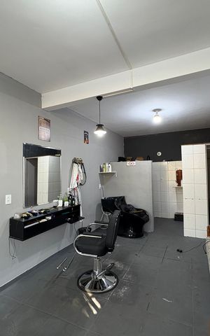 Casa à venda com 118m², 2 quartos e 1 vagaÁrea comum - Salão comercial embaixo