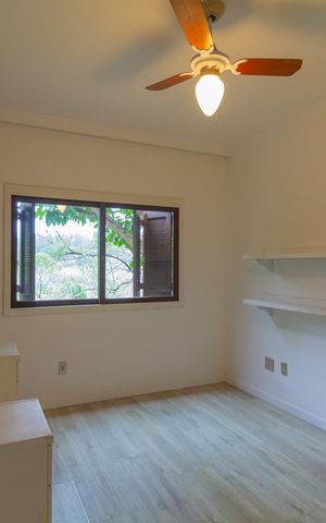 Casa à venda com 550m², 6 quartos e 2 vagas Casa à venda com 550m², 6 quartos e 2 vagasQuarto 2