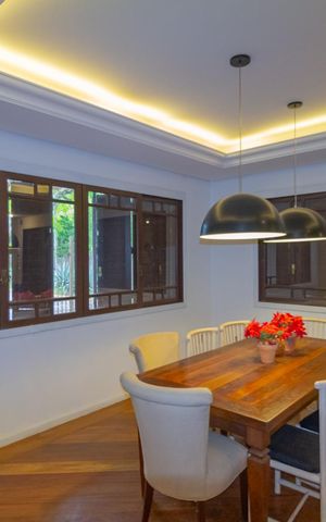 Casa à venda com 550m², 6 quartos e 2 vagas Casa à venda com 550m², 6 quartos e 2 vagasSala de Jantar