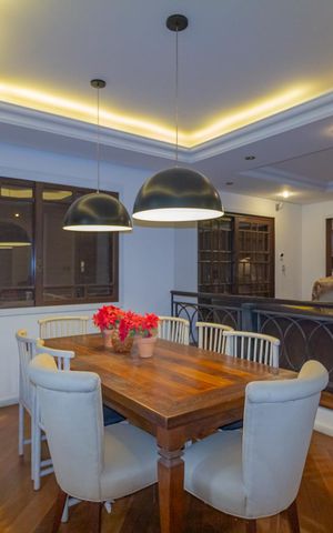Casa à venda com 550m², 6 quartos e 2 vagas Casa à venda com 550m², 6 quartos e 2 vagasSala de Jantar