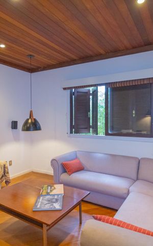 Casa à venda com 550m², 6 quartos e 2 vagas Casa à venda com 550m², 6 quartos e 2 vagasSala 2