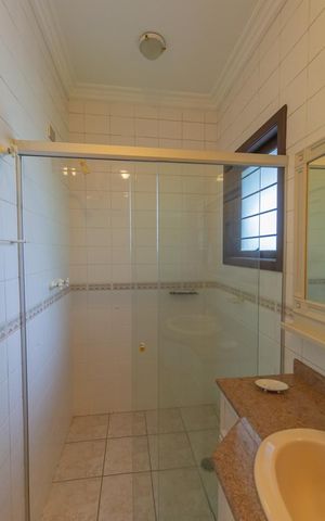 Casa à venda com 550m², 6 quartos e 2 vagas Casa à venda com 550m², 6 quartos e 2 vagasBanheiro da Suíte 2