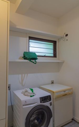 Casa à venda com 550m², 6 quartos e 2 vagas Casa à venda com 550m², 6 quartos e 2 vagasLavanderia