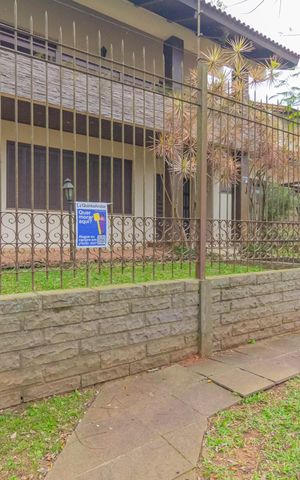 Casa à venda com 550m², 6 quartos e 2 vagas Casa à venda com 550m², 6 quartos e 2 vagasPlaca