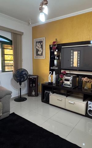Casa à venda com 293m², 5 quartos e 4 vagas Casa à venda com 293m², 5 quartos e 4 vagasSala