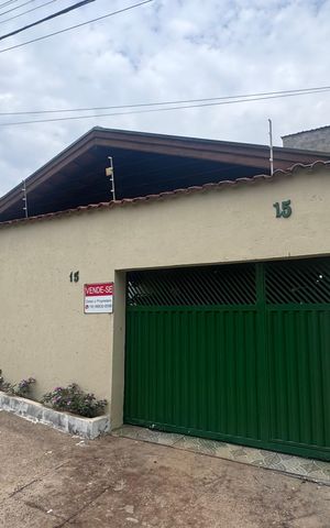 Casa à venda com 293m², 5 quartos e 4 vagas Casa à venda com 293m², 5 quartos e 4 vagasFachada