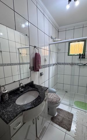 Casa à venda com 293m², 5 quartos e 4 vagas Casa à venda com 293m², 5 quartos e 4 vagasBanheiro