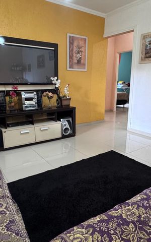 Casa à venda com 293m², 5 quartos e 4 vagas Casa à venda com 293m², 5 quartos e 4 vagasSala