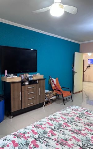 Casa à venda com 293m², 5 quartos e 4 vagas Casa à venda com 293m², 5 quartos e 4 vagasSuíte