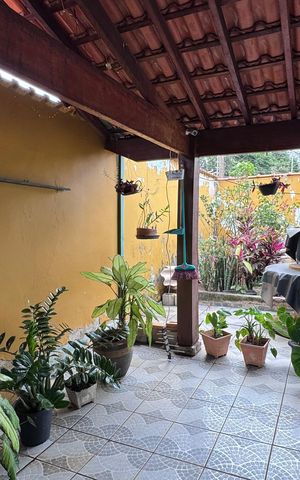 Casa à venda com 293m², 5 quartos e 4 vagas Casa à venda com 293m², 5 quartos e 4 vagasGaragem
