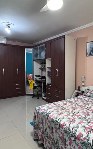 Casa à venda com 293m², 5 quartos e 4 vagas Casa à venda com 293m², 5 quartos e 4 vagasSuíte