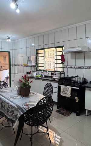 Casa à venda com 293m², 5 quartos e 4 vagas Casa à venda com 293m², 5 quartos e 4 vagasCozinha