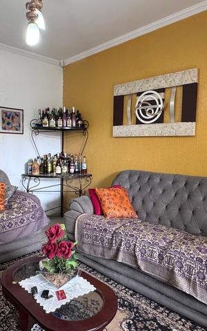 Casa à venda com 293m², 5 quartos e 4 vagas Casa à venda com 293m², 5 quartos e 4 vagasSala