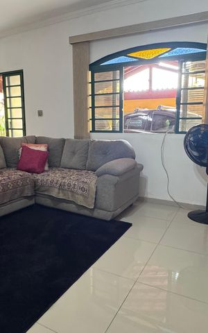 Casa à venda com 293m², 5 quartos e 4 vagas Casa à venda com 293m², 5 quartos e 4 vagasSala