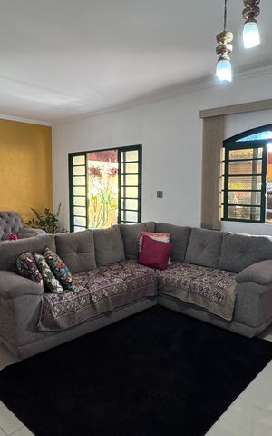 Casa à venda com 293m², 5 quartos e 4 vagas Casa à venda com 293m², 5 quartos e 4 vagasSala