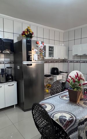 Casa à venda com 293m², 5 quartos e 4 vagas Casa à venda com 293m², 5 quartos e 4 vagasCozinha