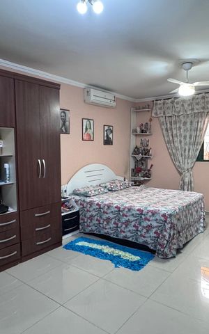 Casa à venda com 293m², 5 quartos e 4 vagas Casa à venda com 293m², 5 quartos e 4 vagasSuíte