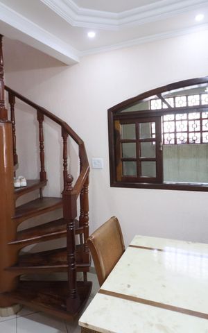 Casa à venda com 125m², 3 quartos e 2 vagasSala