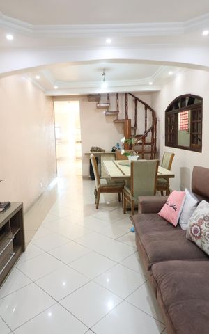 Casa à venda com 125m², 3 quartos e 2 vagasSala