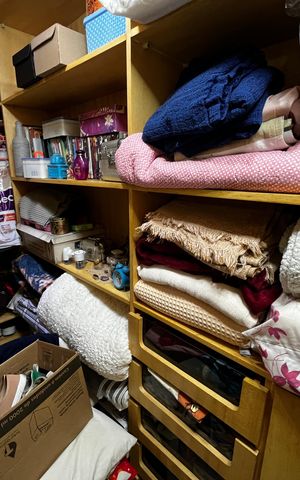 Casa à venda com 150m², 3 quartos e 2 vagas Casa à venda com 150m², 3 quartos e 2 vagasCloset