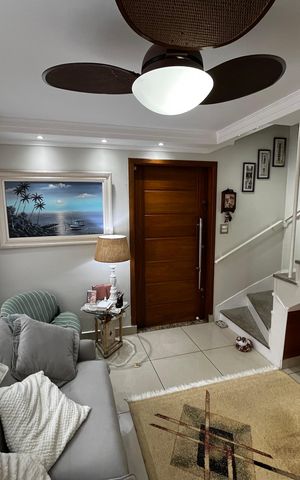 Casa à venda com 150m², 3 quartos e 2 vagas Casa à venda com 150m², 3 quartos e 2 vagasSala
