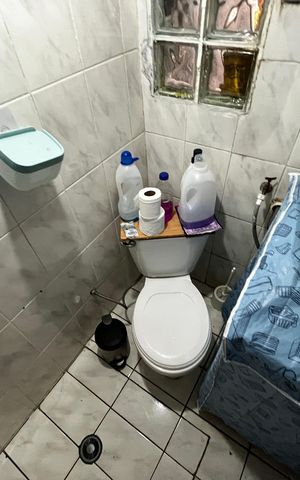 Casa à venda com 150m², 3 quartos e 2 vagas Casa à venda com 150m², 3 quartos e 2 vagas Banheiro da Edícula