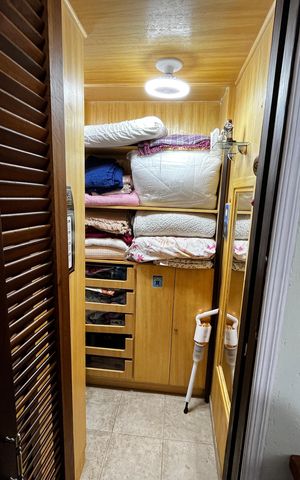Casa à venda com 150m², 3 quartos e 2 vagas Casa à venda com 150m², 3 quartos e 2 vagasCloset
