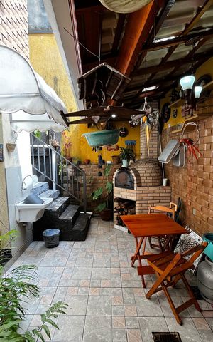 Casa à venda com 150m², 3 quartos e 2 vagas Casa à venda com 150m², 3 quartos e 2 vagasChurrasqueira