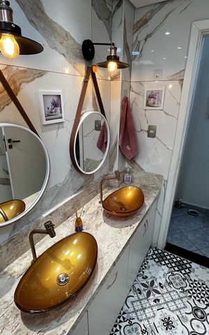 Casa à venda com 150m², 3 quartos e 2 vagas Casa à venda com 150m², 3 quartos e 2 vagasBanheiro