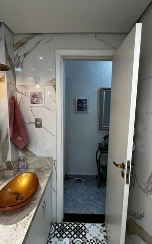 Casa à venda com 150m², 3 quartos e 2 vagas Casa à venda com 150m², 3 quartos e 2 vagasBanheiro